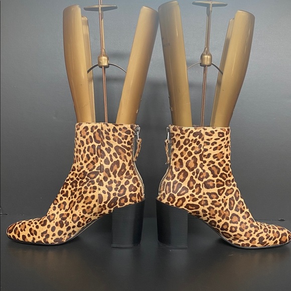 DV Dolce Vita Cow Hair Leopard Ankle Heeled Booties Size 9 *READ - Picture 2 of 11